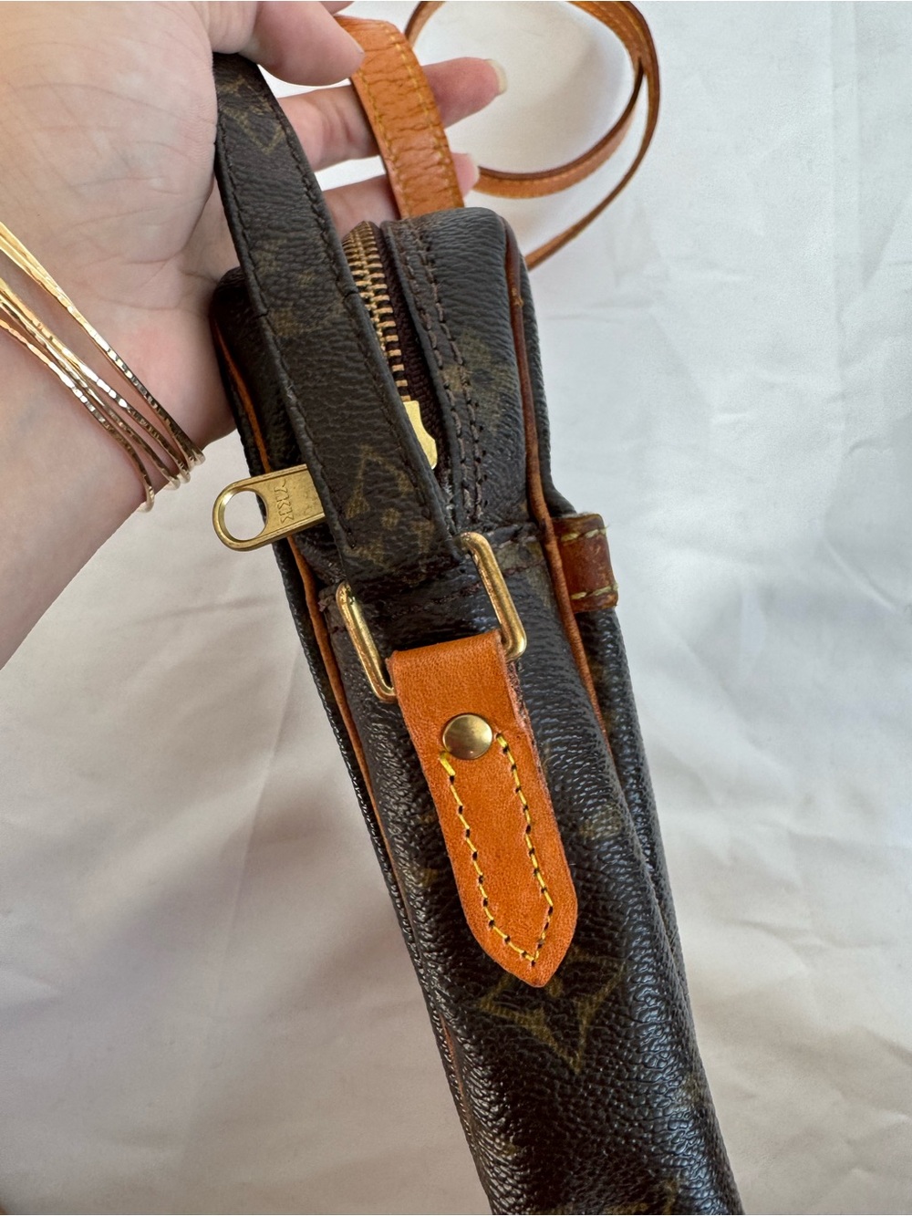 Louis Vuitton Danube Vintage Monogram Messenger Crossbody with Tan Trim - Picture 7 of 10